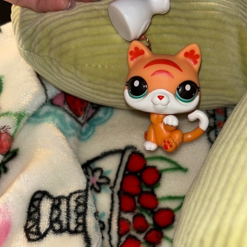 Littlest Pet Shop orange cat g7 #132 series 3 keychain
